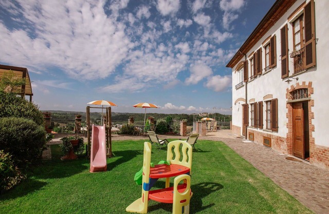 Hermoso apartamento con A/C, piscina, WIFI, TV, patio, mascotas permitida y aparcamiento