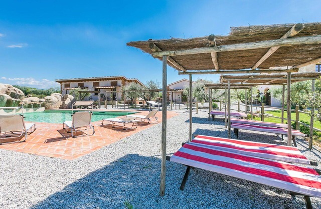 Acogedor apartamento con A/C, WIFI, piscina, terraza, mascotas permitida y aparcamiento