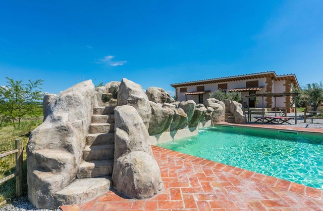 Acogedor apartamento con WIFI, piscina, A/C, patio, mascotas permitida y aparcamiento