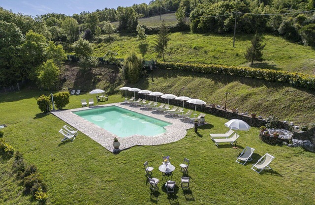 Hermoso apartamento en villa con WIFI, piscina, veranda, vista panorámica y aparcamiento
