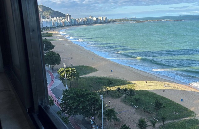 Ajuste hermoso Vila Velha, en la cuadra del mar