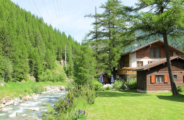 Precioso apartamento en villa para 6 personas con WIFI, TV, patio, mascotas permitida y aparcamiento