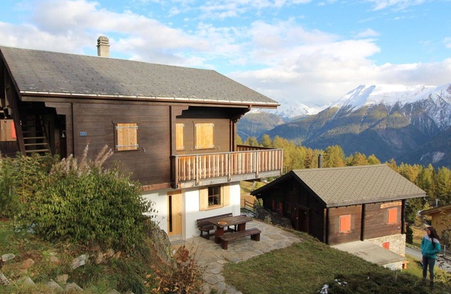 Beautiful apartment for 5 guests with WIFI, TV and balcony