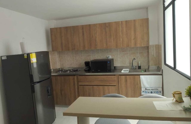 Hermoso apartamento para 4 a 5 personas, Wifi Barrio Cristóbal-La América.