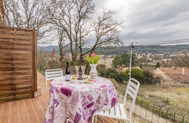 Beautiful apartment for 2 guests with WIFI, TV, terrace, panoramic view and parking
