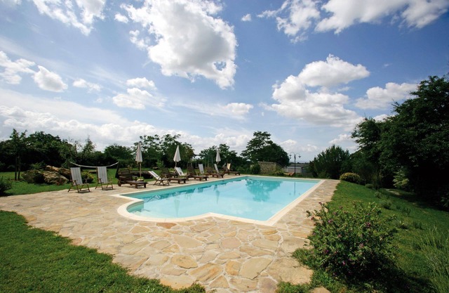 Bonito apartamento para 2 personas con A/C, piscina, TV, mascotas permitida y aparcamiento
