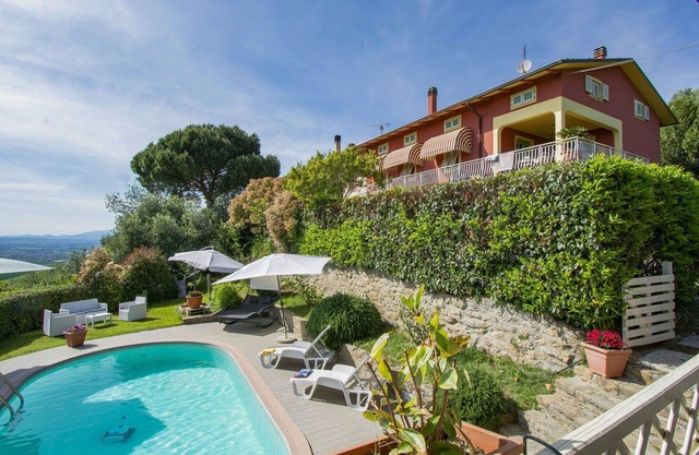 Precioso apartamento con piscina privada, WIFI, TV, patio, mascotas permitida y aparcamiento