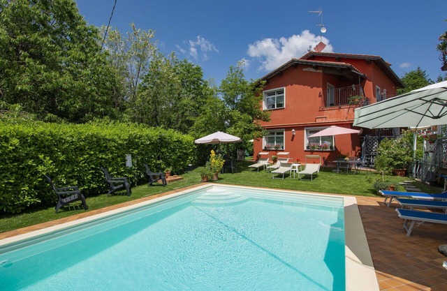Hermoso apartamento con WIFI, piscina, TV, terraza, mascotas permitida y aparcamiento