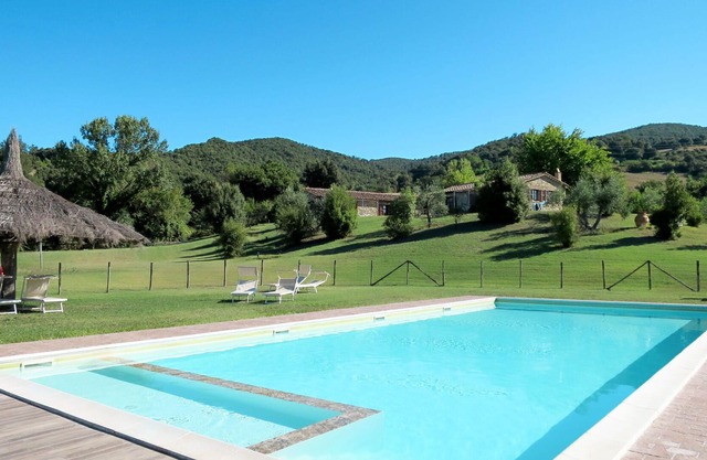 Hermoso apartamento para 5 personas con WIFI, piscina, TV, patio, mascotas permitida y aparcamiento
