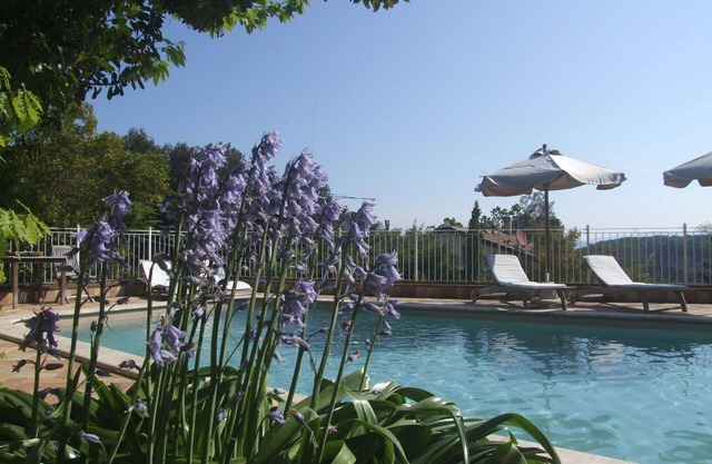 Bonito apartamento para 4 personas con WIFI, piscina, TV, patio y aparcamiento