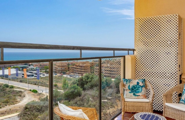 Acogedor apartamento para 5 personas con piscina, A/C, WIFI, TV, terraza y aparcamiento