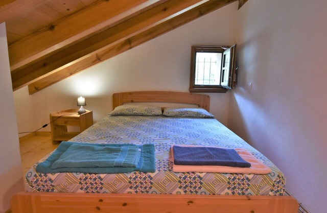 Bonito apartamento para 5 personas con A/C, WIFI, TV, patio, mascotas permitida y aparcamiento