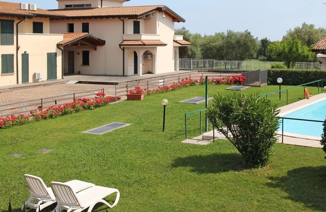 Beautiful apartment for 6 people with A/C, pool, WIFI, TV, patio, pets allowed and parking