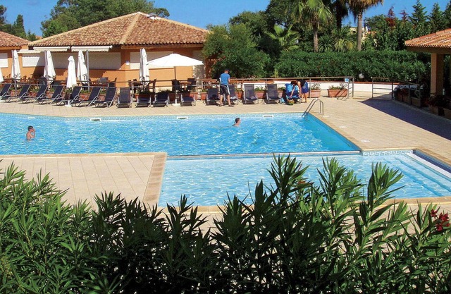 Beautiful apartment for 6 guests with pool, WIFI, terrace and parking