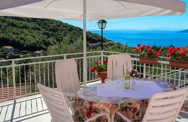 Bonito apartamento para 4 personas con A/C, WIFI, TV, terraza y aparcamiento