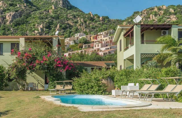 Beautiful apartment for 4 people with pool, A/C, terrace, pets allowed and parking