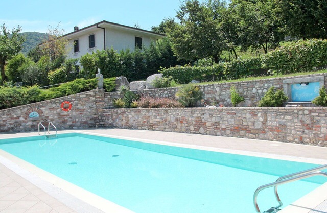 Hermoso apartamento para 4 personas con WIFI, piscina, TV, patio, mascotas permitida y aparcamiento
