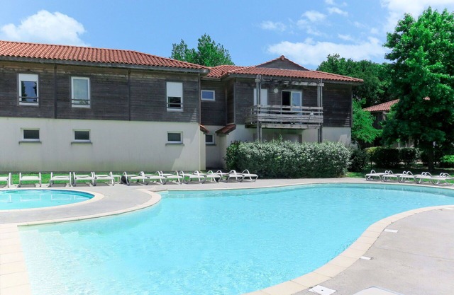 Hermoso apartamento con WIFI, piscina, TV, terraza, mascotas permitida y aparcamiento