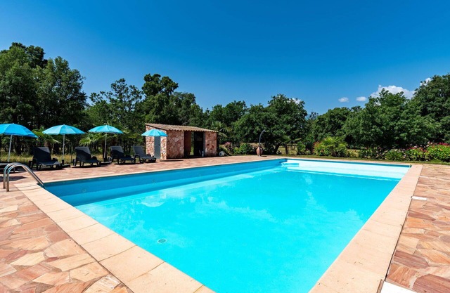 Acogedor apartamento en villa para 7 personas con A/C, WIFI, piscina, TV, terraza y aparcamiento