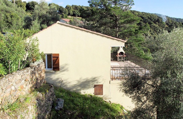 Precioso apartamento con WIFI, A/C, TV, patio, mascotas permitida, vista panorámica y aparcamiento