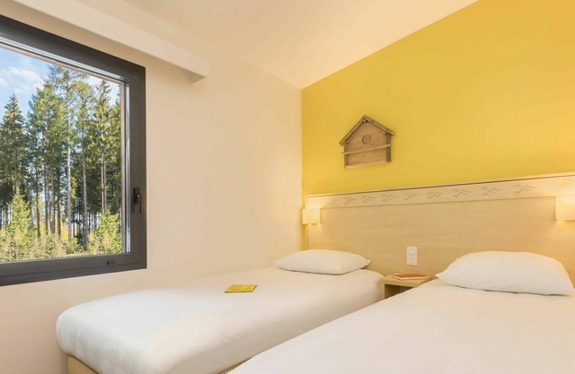 Acogedor apartamento en villa con bañera de hidromasaje, WIFI, piscina, TV, terraza y aparcamiento