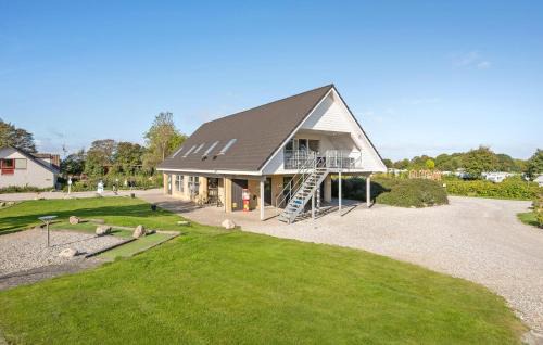 Beautiful Apartment In Glesborg