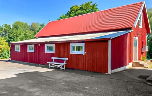 Beautiful Apartment In Holmsjö With Wifi