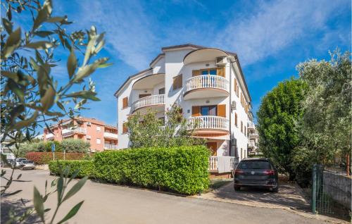 Beautiful Apartment In Zambratija