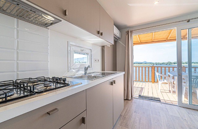 Hermoso apartamento en villa para 6 personas con A/C, piscina, WIFI, TV, terraza y aparcamiento