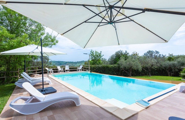 Hermoso apartamento en villa para 6 personas con WIFI, piscina, TV, terraza y aparcamiento