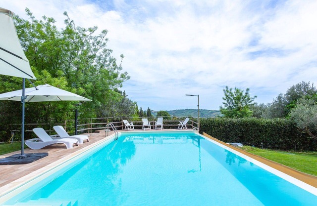 Bonito apartamento en villa con WIFI, piscina, TV, patio, mascotas permitida y aparcamiento