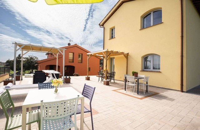 Precioso apartamento en villa para 5 personas con piscina, A/C, WIFI, TV, patio y aparcamiento