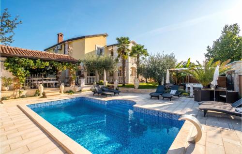 Beautiful Apartment In Porec