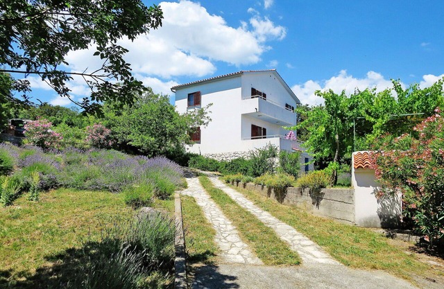 Precioso apartamento en villa con WIFI, TV, terraza, mascotas permitida y aparcamiento