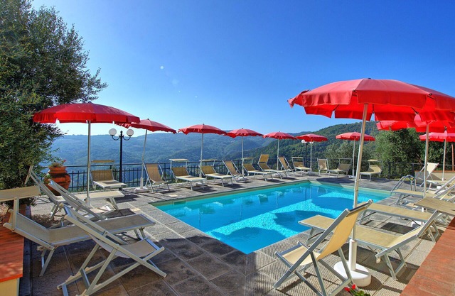 Bonito apartamento en villa con piscina, A/C, WIFI, TV, patio, vista panorámica, aparcamiento