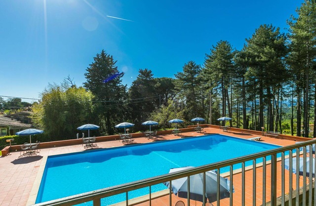 Bonito apartamento en villa con WIFI, piscina, TV, terraza, vista panorámica, aparcamiento