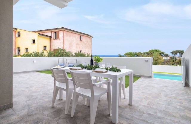 Bonito apartamento con WIFI, piscina, A/C, TV, patio, mascotas permitida y aparcamiento