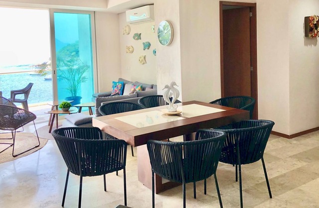 Departamento “LYDANT “con hermosa vista al mar y a pie de playa