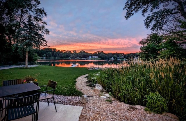 Beautiful apartment overlooking Lake Wallace. Bring your boat!