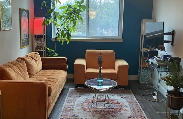 Beautiful Apartment on Queen West