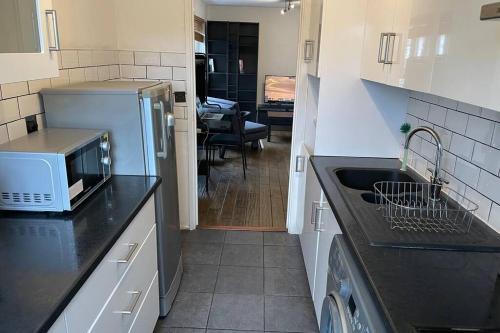 Beautiful apartment right off of Broadway Market