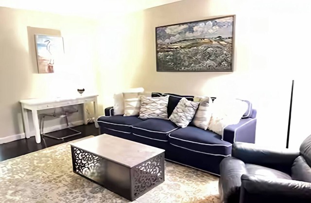 Beautiful Apartment w/ King bed