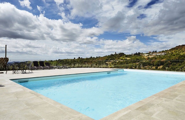 Bonito apartamento con WIFI, piscina, TV, vista panorámica, aparcamiento, cerca de Arezzo