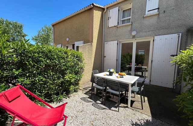 Beautiful apartment with private parking space, swimming pools