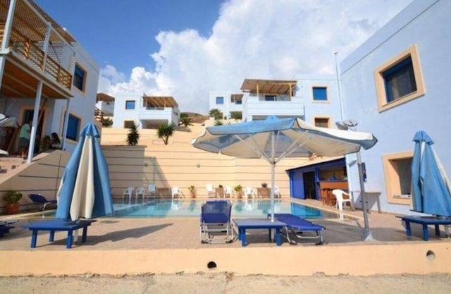Beautiful apartment with pool in Lentas