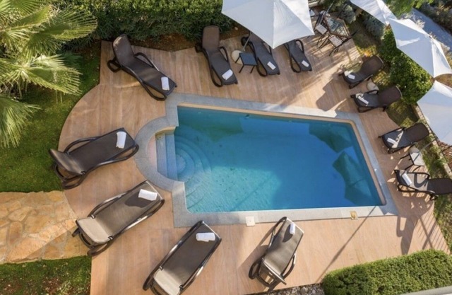 Beautiful apartment with pool just 400m to the village and beach