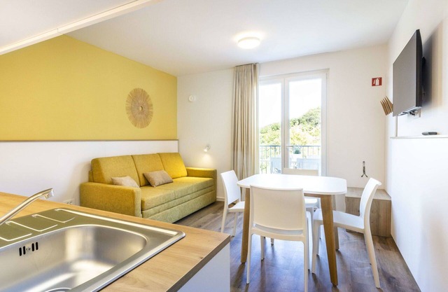 Apartamento con WIFI, piscina, A/C, TV, terraza, mascotas permitida, vista panorámica, aparcamiento