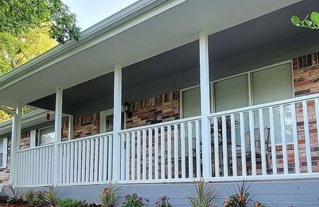 Beautiful Arbuckle Lake home, secluded, trees Longer Term Rental Discounts