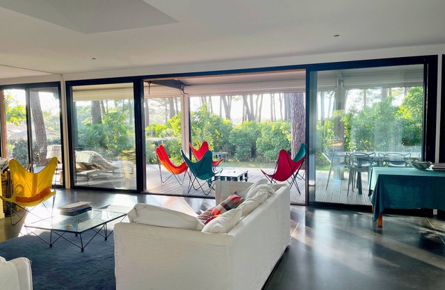 Beautiful architect-designed villa on a 1500M2 plot in a quiet location in Lacanau-Océan