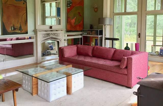 Beautiful art-filled modern house, very private and very peaceful.